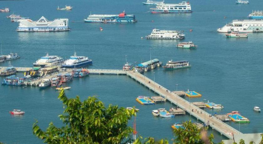 The Globe Hotel, Bar & Restaurant Pattaya Exterior foto